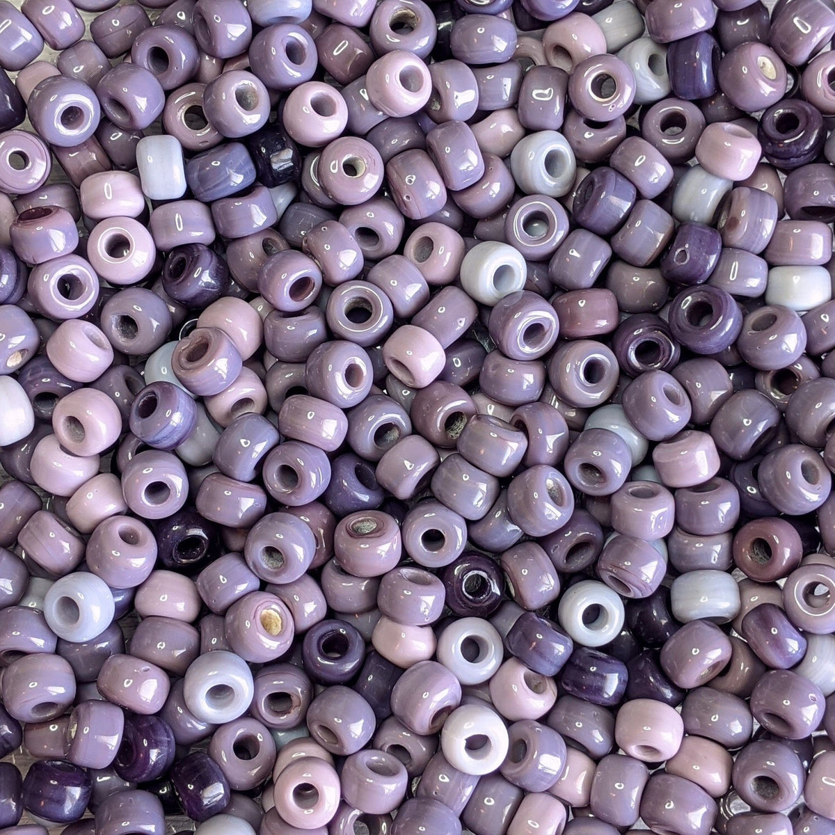 Size 8 Pale Lavender Glass Seed Beads
